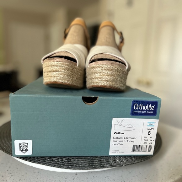 Like New Toms Willow Natural Shimmer Canvas/Honey Leather espadrilles Size 6 - Picture 4 of 9